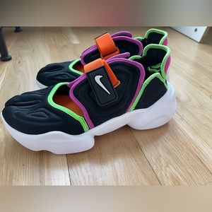 Nike Aqua Rift 'Black Fire Pink'